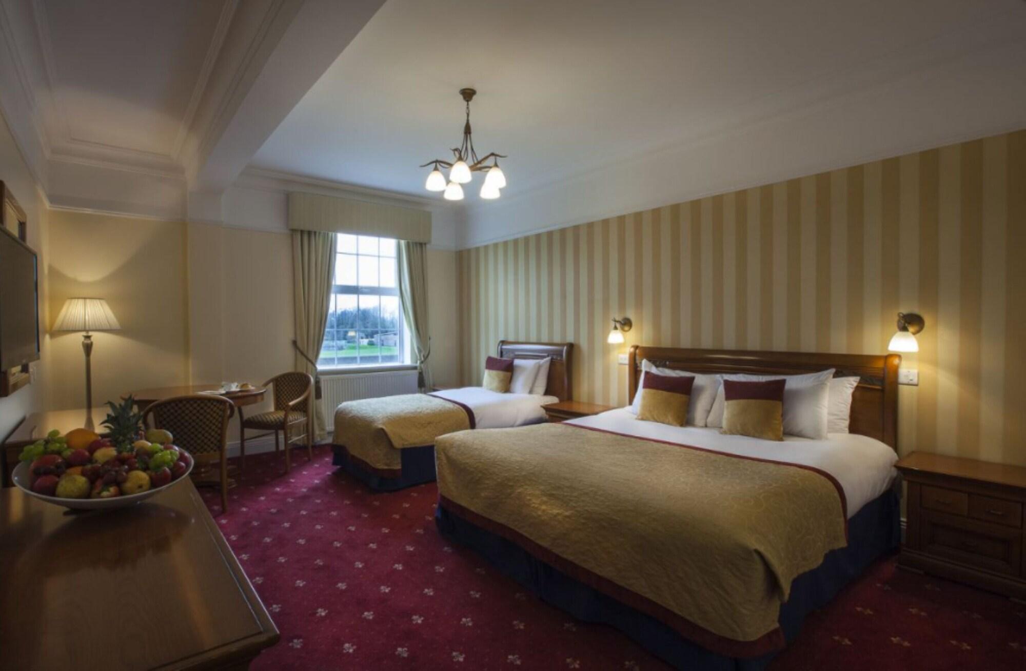 Celbridge Manor Hotel Bagian luar foto